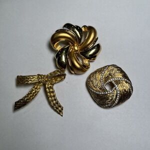 Lit 3 Vintage Brushed Gold Tone MONET Ribbon Bow Brooch‎ Pin, Bow, Rhinestone